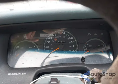 1996 Ford Crown Victoria z USA, uszkodzony, nr VIN 2FALP73W5TX215614